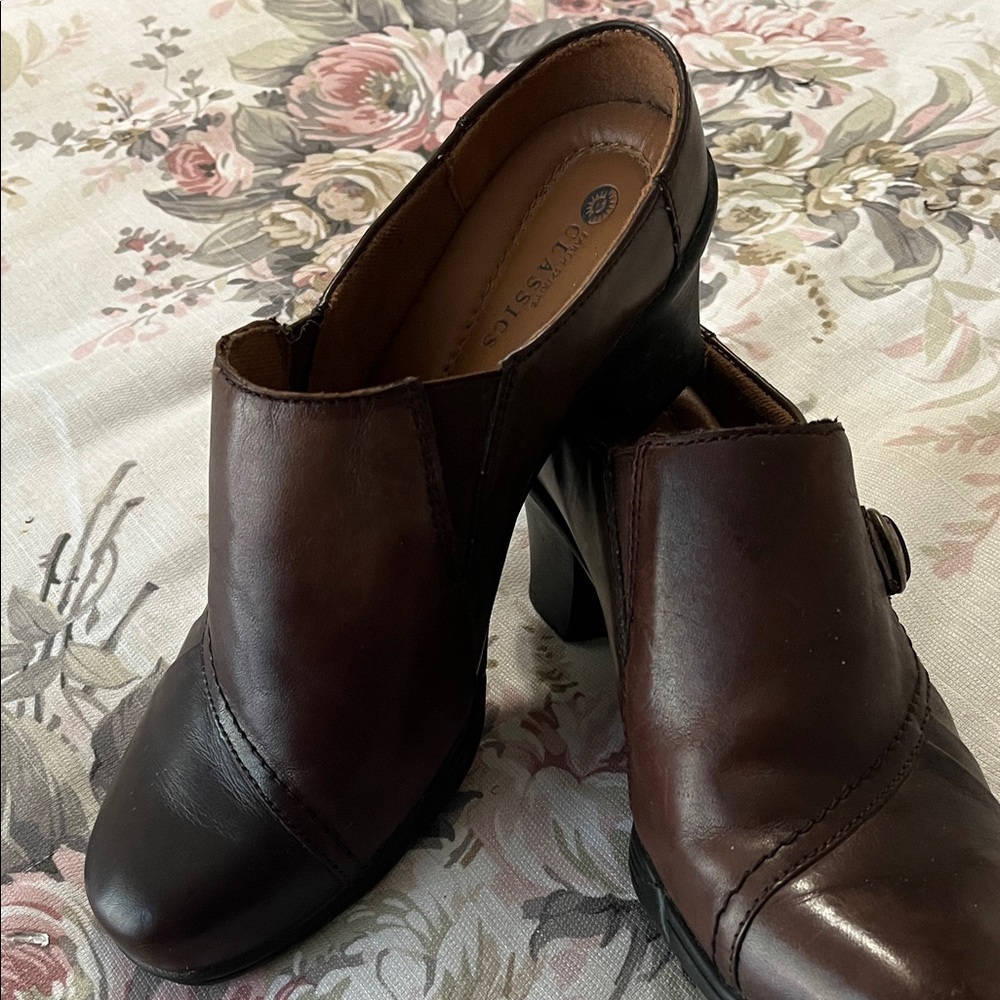 Earth Spirit Dark Brown Leather Heeled clogs size 8